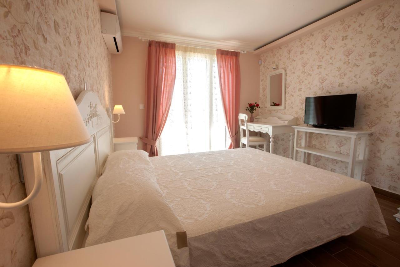 Villa Artemis Barbati Esterno foto